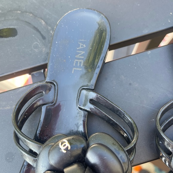 Chanel flower flip flops - Picture 8 of 9